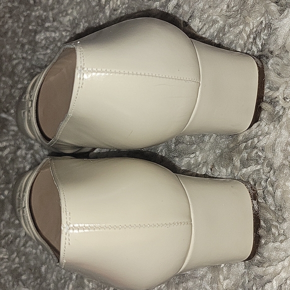 SALVATORE FERRAGAMO  VINTAGE/  BONE SHOES - Picture 5 of 10